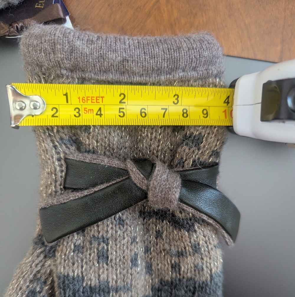 Mittens - Picture 5 of 5